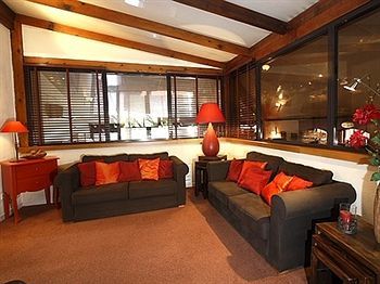Logis Les Cigalons Hotel 2*