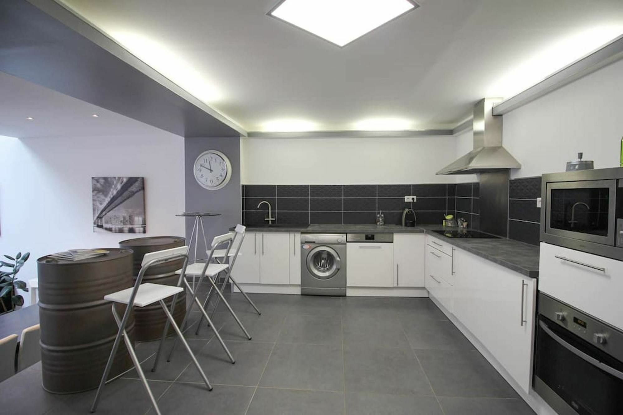 With 2 Bedrooms In Marseille, With Wonderful View, Furn Marseille