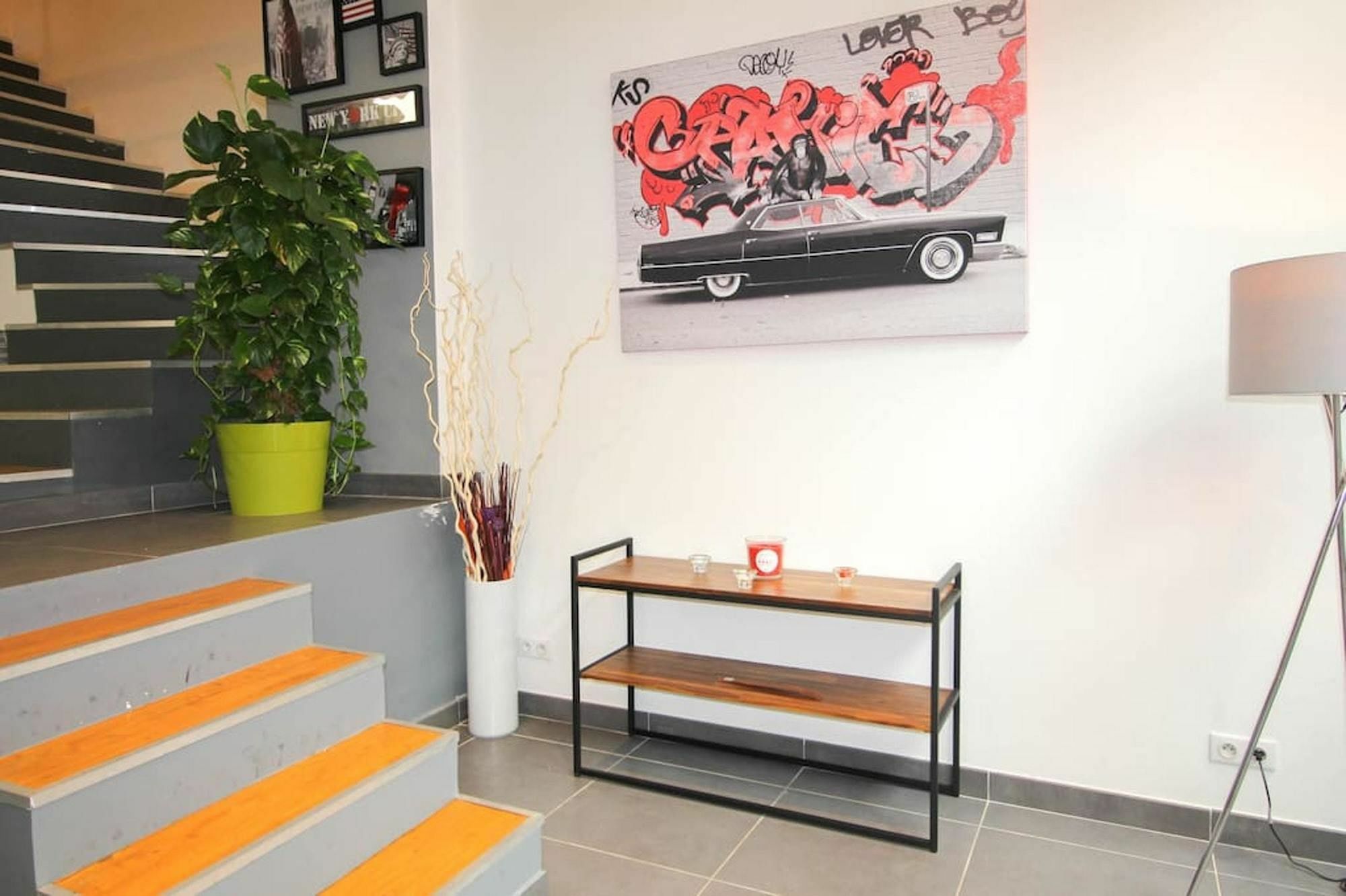 With 2 Bedrooms In Marseille, With Wonderful View, Furn Appartement