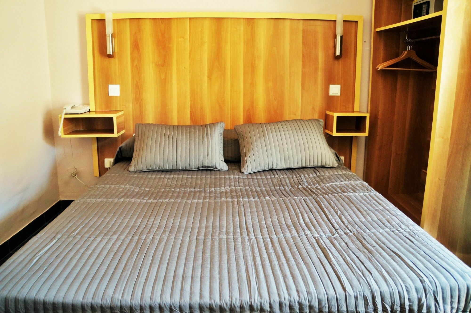 Hotel Paradis - Centre Prefecture 2*