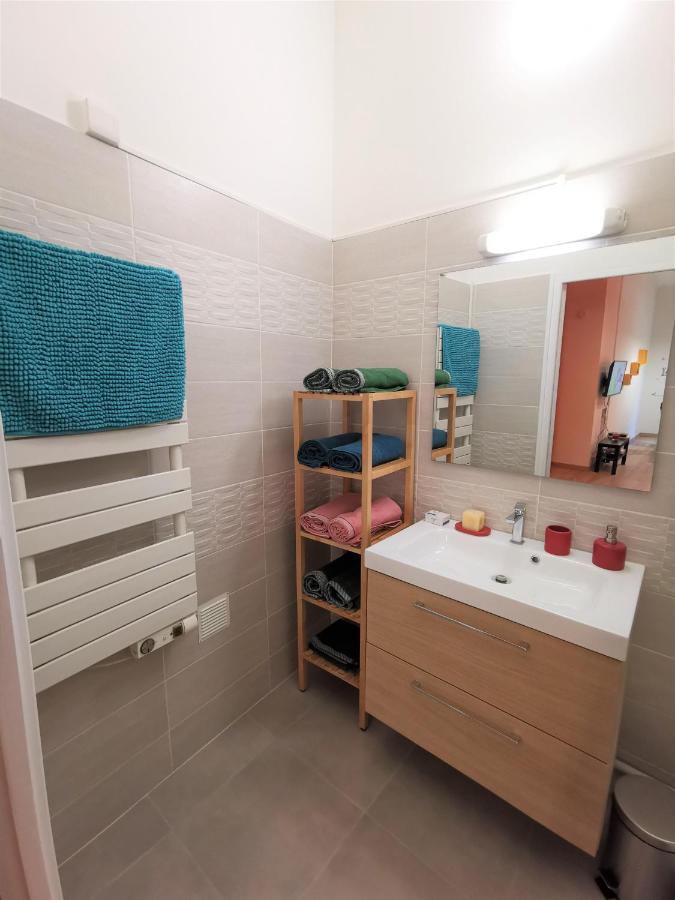 Appartement Beau T3 Neuf Proche Vieux-port A La Place Corderie Marseille