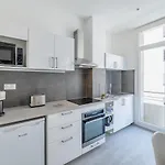 Appart entier avec 1 chambre, 4 personnes max+ internet(FIBRE) / Entire Flat with 1 bedroom, for 4 people max + internet (FIBER OPTIC)