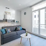 Appart entier avec 1 chambre, 4 personnes max+ internet(FIBRE) / Entire Flat with 1 bedroom, for 4 people max + internet (FIBER OPTIC)