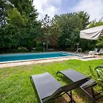 Appartements Tout Equipes Climatises Piscine Et Jardin