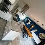 Appartement Luxueux Design Architecte Tout Equipes 85M2 Sur 2 Niveaux Plus 2 Terrasses De 16M2