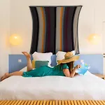 Hotel 96