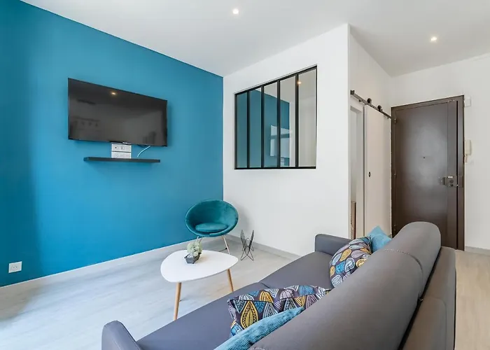 Appart entier avec 1 chambre, 4 personnes max+ internet(FIBRE) / Entire Flat with 1 bedroom, for 4 people max + internet (FIBER OPTIC)