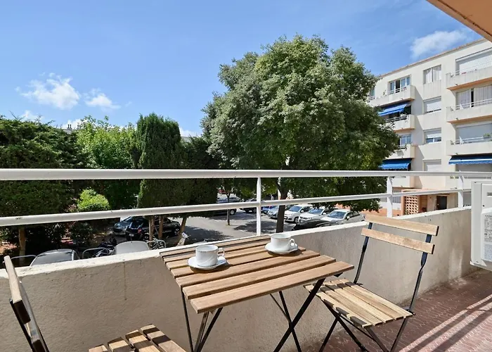 Gemütliches Apartment mit Balkon im Herzen des 8 Arrondissement