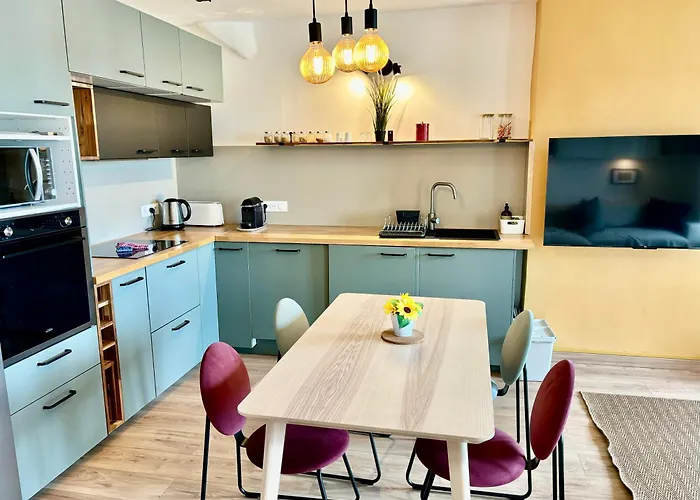 Appartement Renove Avec Balcon A La Joliette