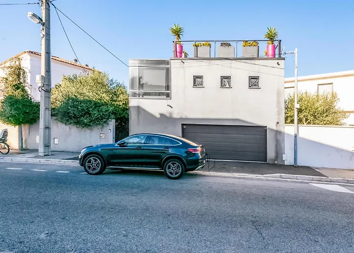 Gorgeous Home In Marseille With Kitchen