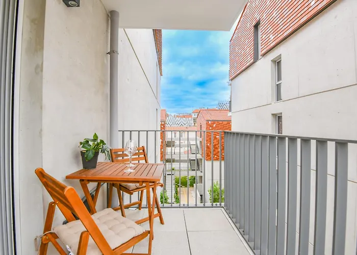 Appart 1 Ch Avec Balcon Et Parking A La Joliette