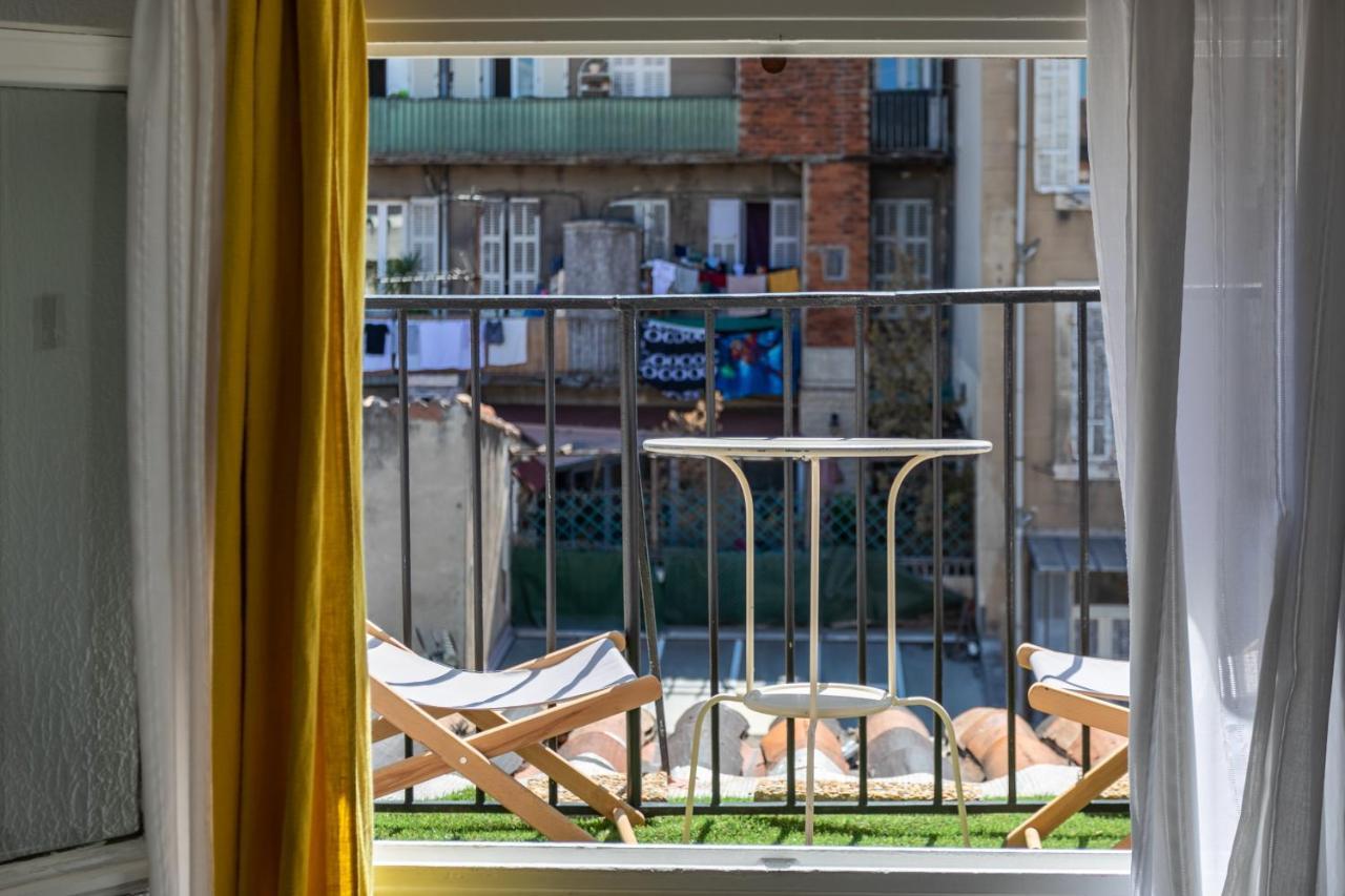 Boutique Azur 2* Marseilles