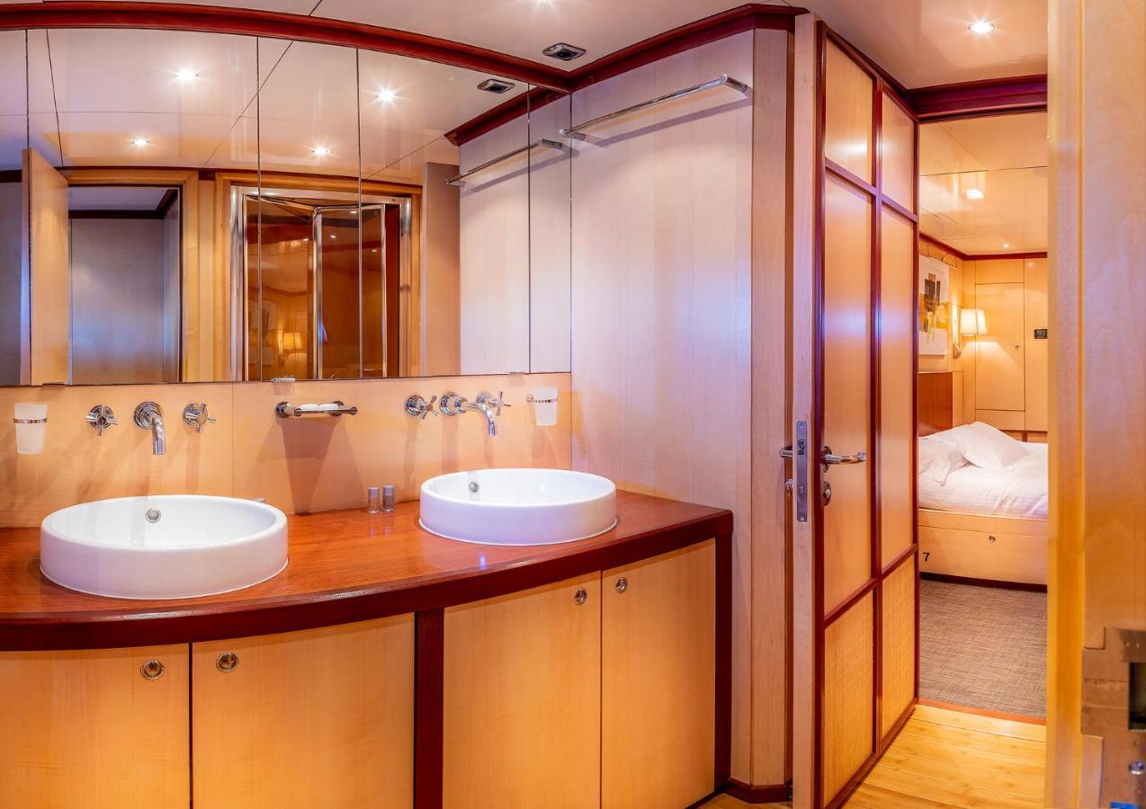 Botel Yacht Clara One 32m Luxe *
