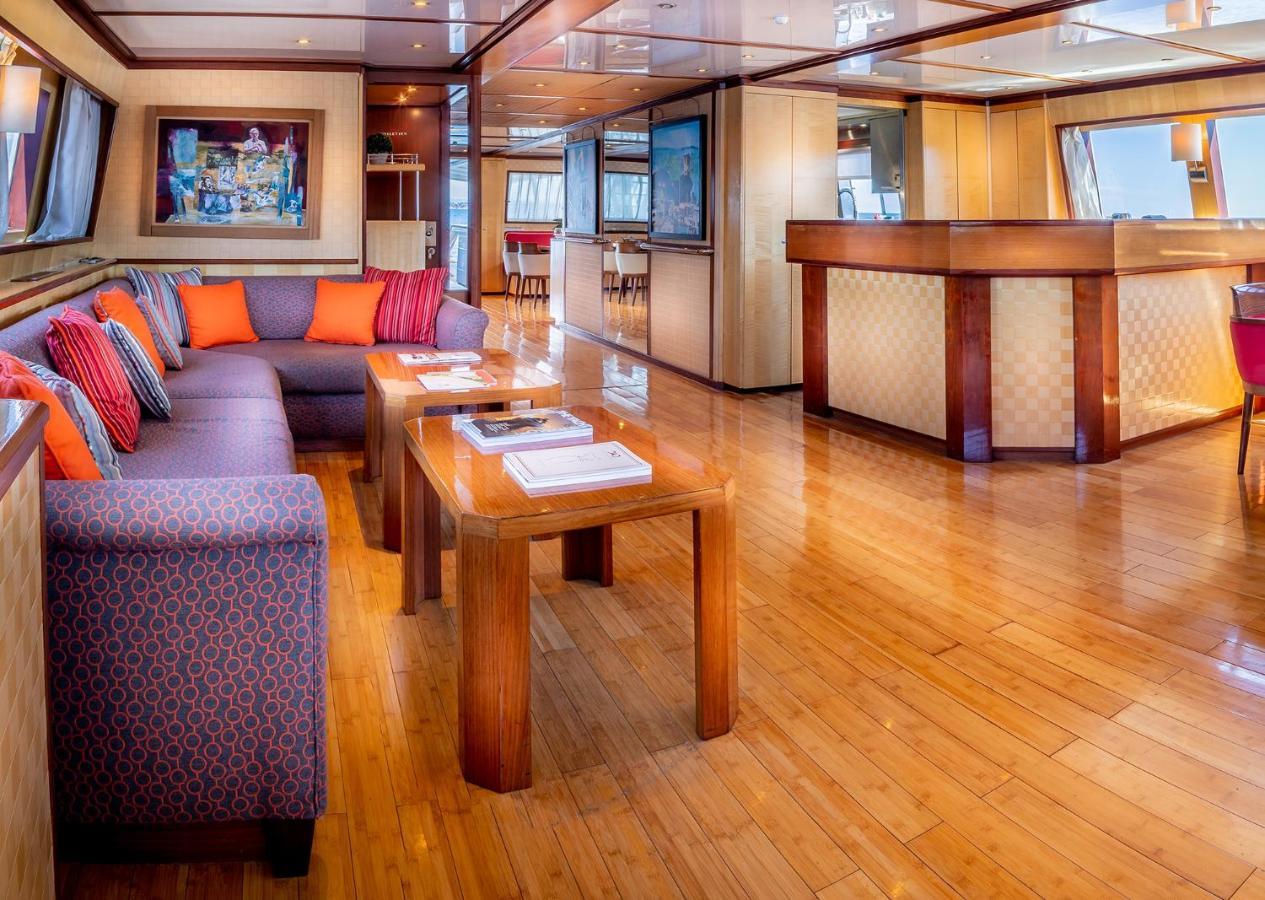 Yacht Clara One 32m Luxe Botel
