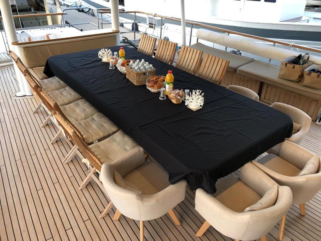 Yacht Clara One 32m Luxe Botel Marseille
