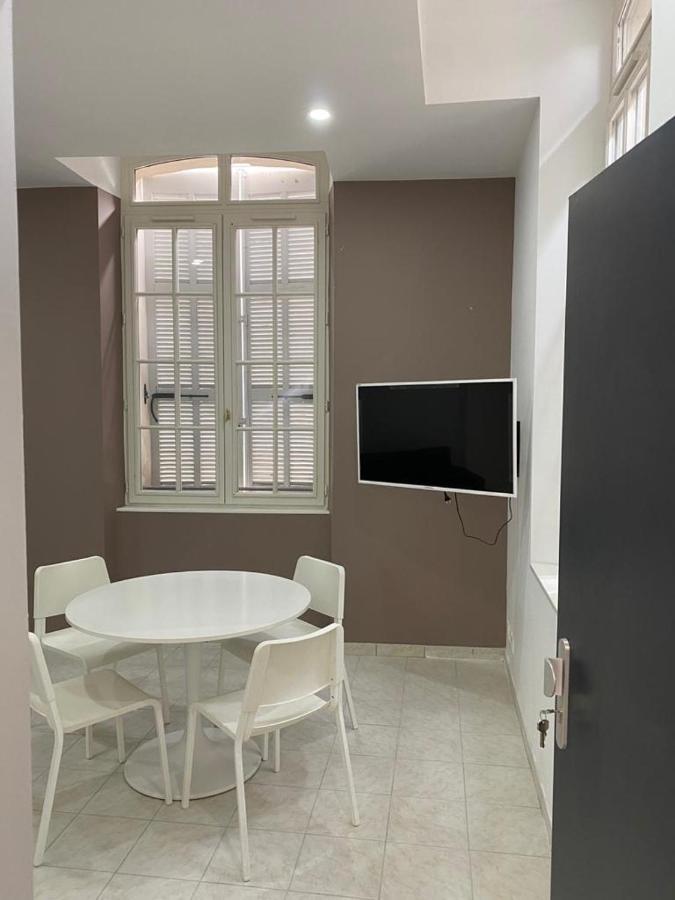 Five Stars C4 * Marseille