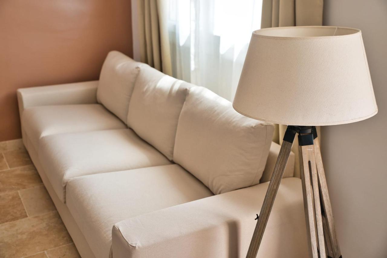 Gemütliches Mit Balkon Im Herzen Des 8 Arrondissement Apartment Marseilles