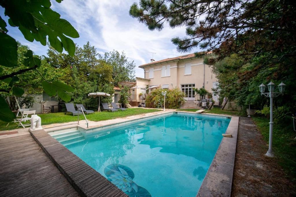Tout Equipes Climatises Piscine Et Jardin Marseille