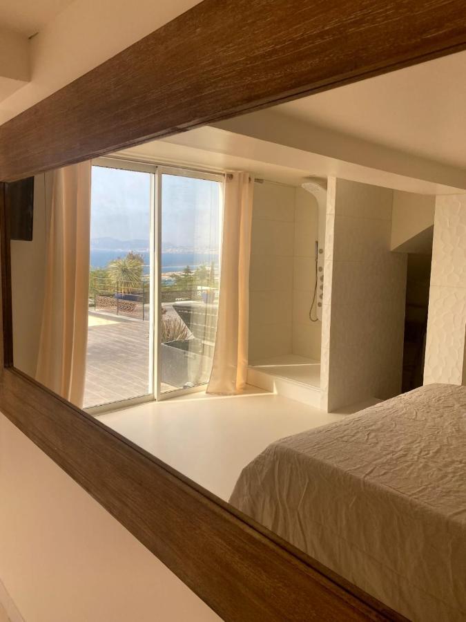 Les 3 Vue Piscine Guest house