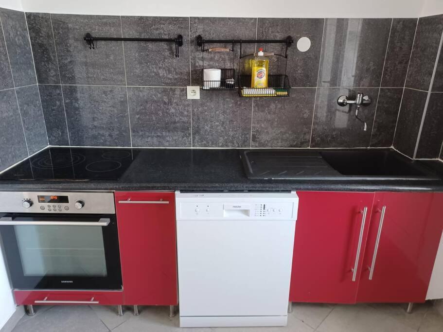 Spacieux Securisee, Garage Apartment Marseilles