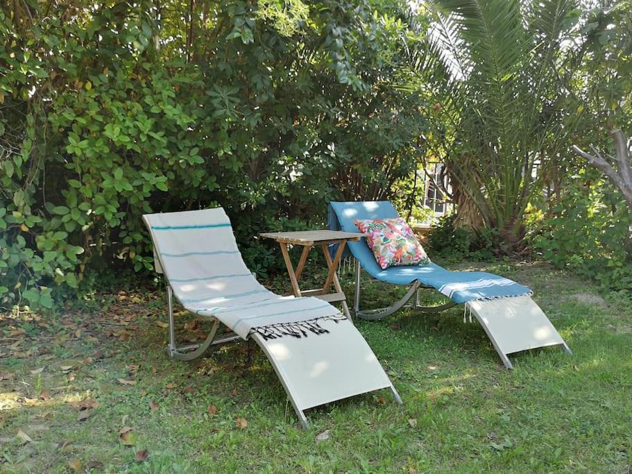 Calme Grand Jardin Bord De Mer. Parking