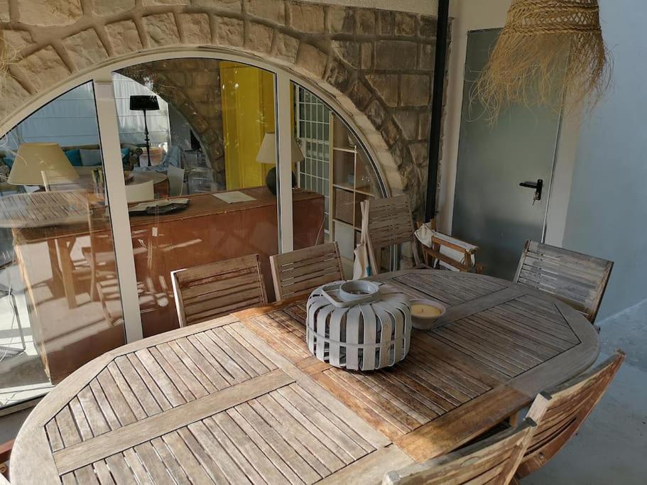 Calme Grand Jardin Bord De Mer. Parking Marseilles