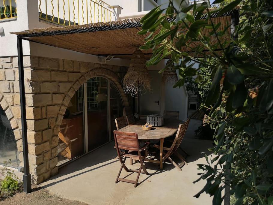 Calme Grand Jardin Bord De Mer. Parking *