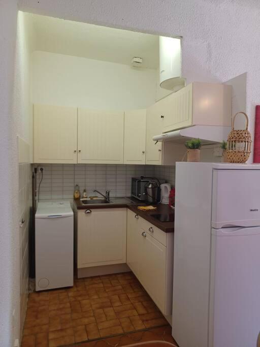 Apartment Paisible Appart Sur Cour, Parking, Perier Marseilles