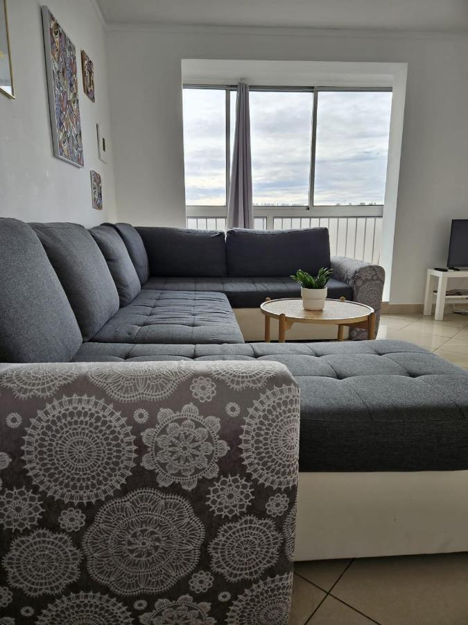 Spacieux Securisee, Garage Apartment