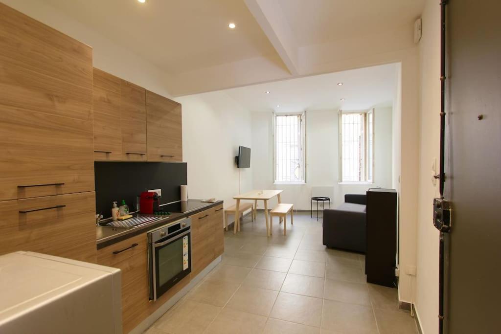 Apartment Flc-panier- Old Port 500m - T3- 2 Bedrooms -maxi 6 Guests Marseille
