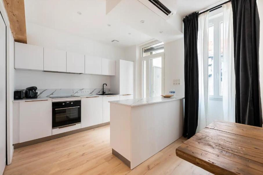 Apartment {st Fee Sur Les Toits} * Plein Centre * Clim *