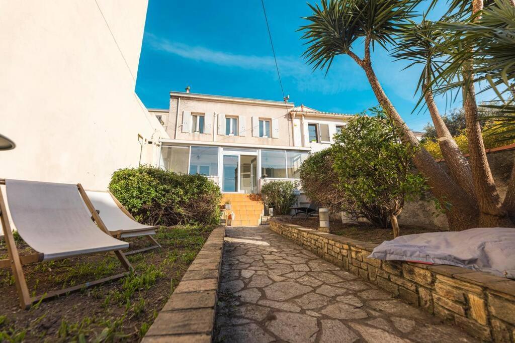 Hébergement de vacances Maison De Roucas Blanc *