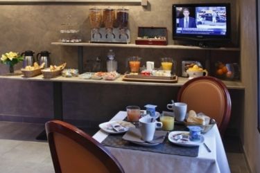 Adonis Vieux Port Hotel
