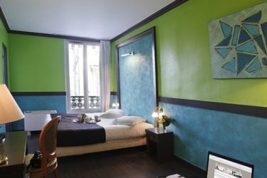 Hotel Adonis Vieux Port 3*