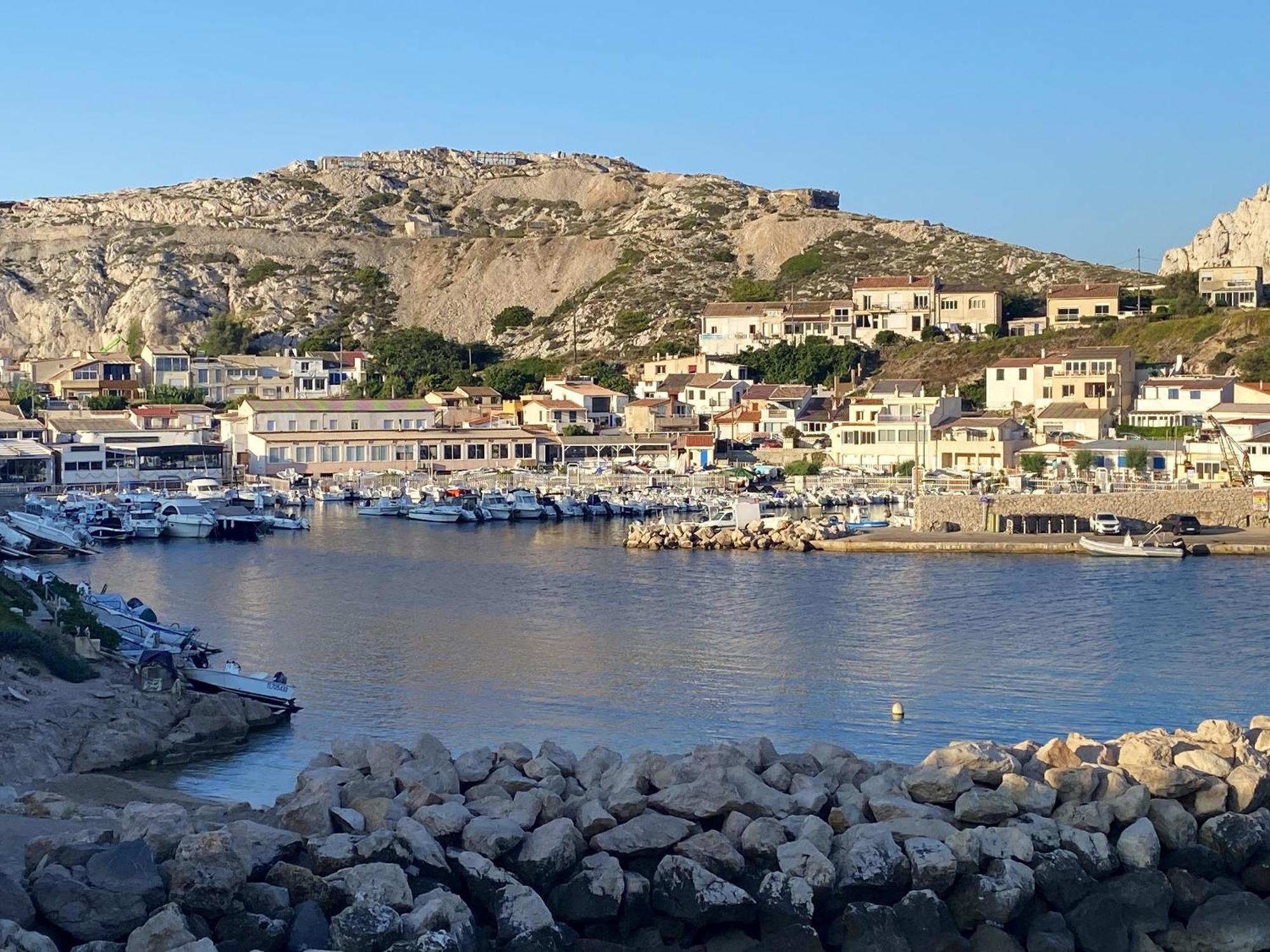 Maison Chaleureuse Au Coeur Des Calanques De + Jardin. Hébergement de vacances