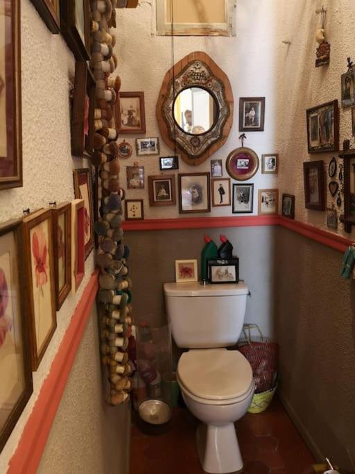 L'insolite Quartier Des Antiquaires Marseilles