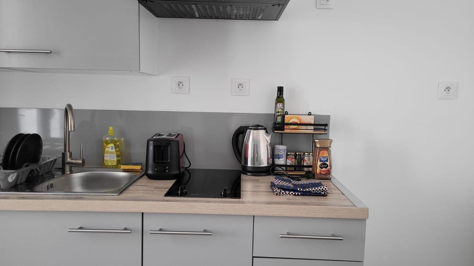 Apartment Charment T2 Quartier Createurs,metro Crs Julien. Marseilles