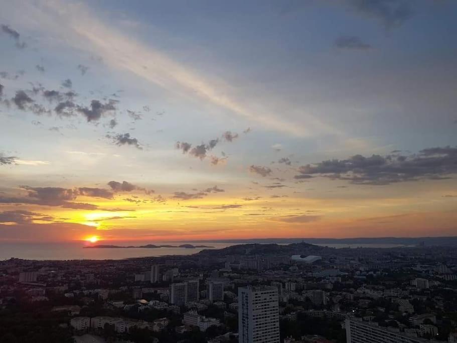 Superbe 2 Avec Vue Sur La Et La Montagne Appartement Marseille