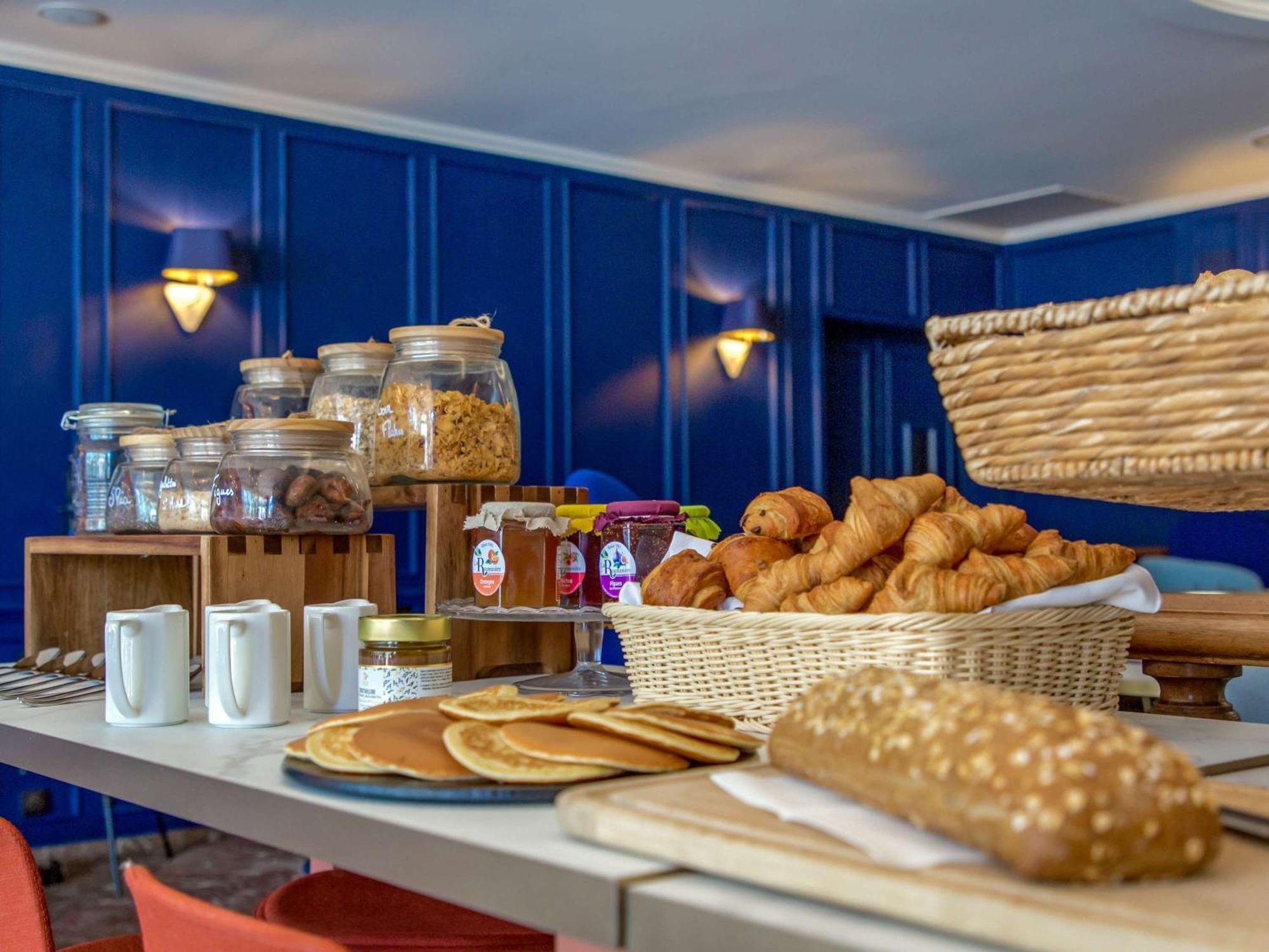 Hotel Mercure Centre Bompard La Corniche 4*