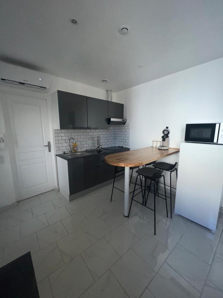 Maisonnette Avec Jardin Piscine Non Accessible Gasthof Marseilles