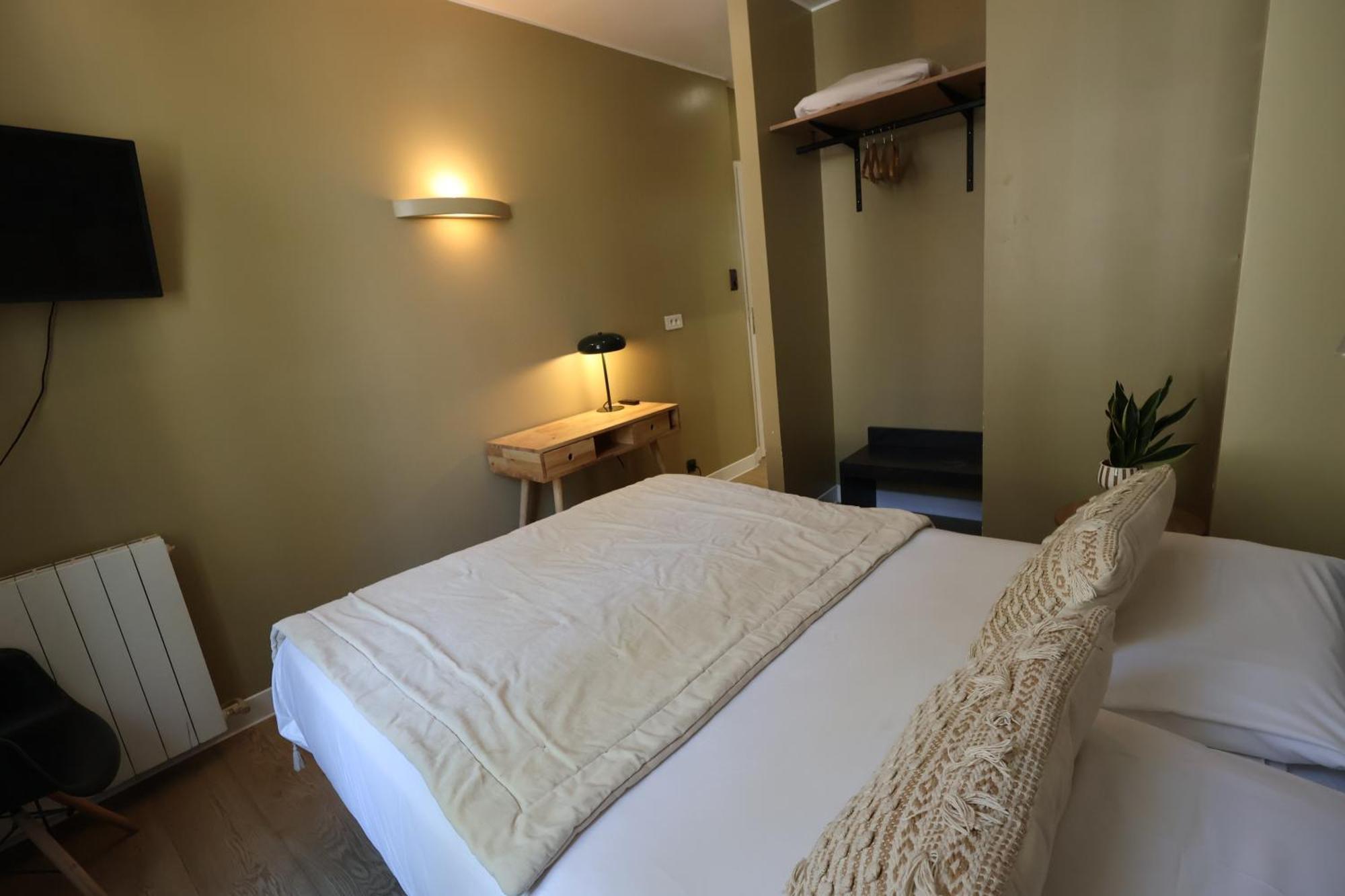 Boutique Azur 2* Marseilles
