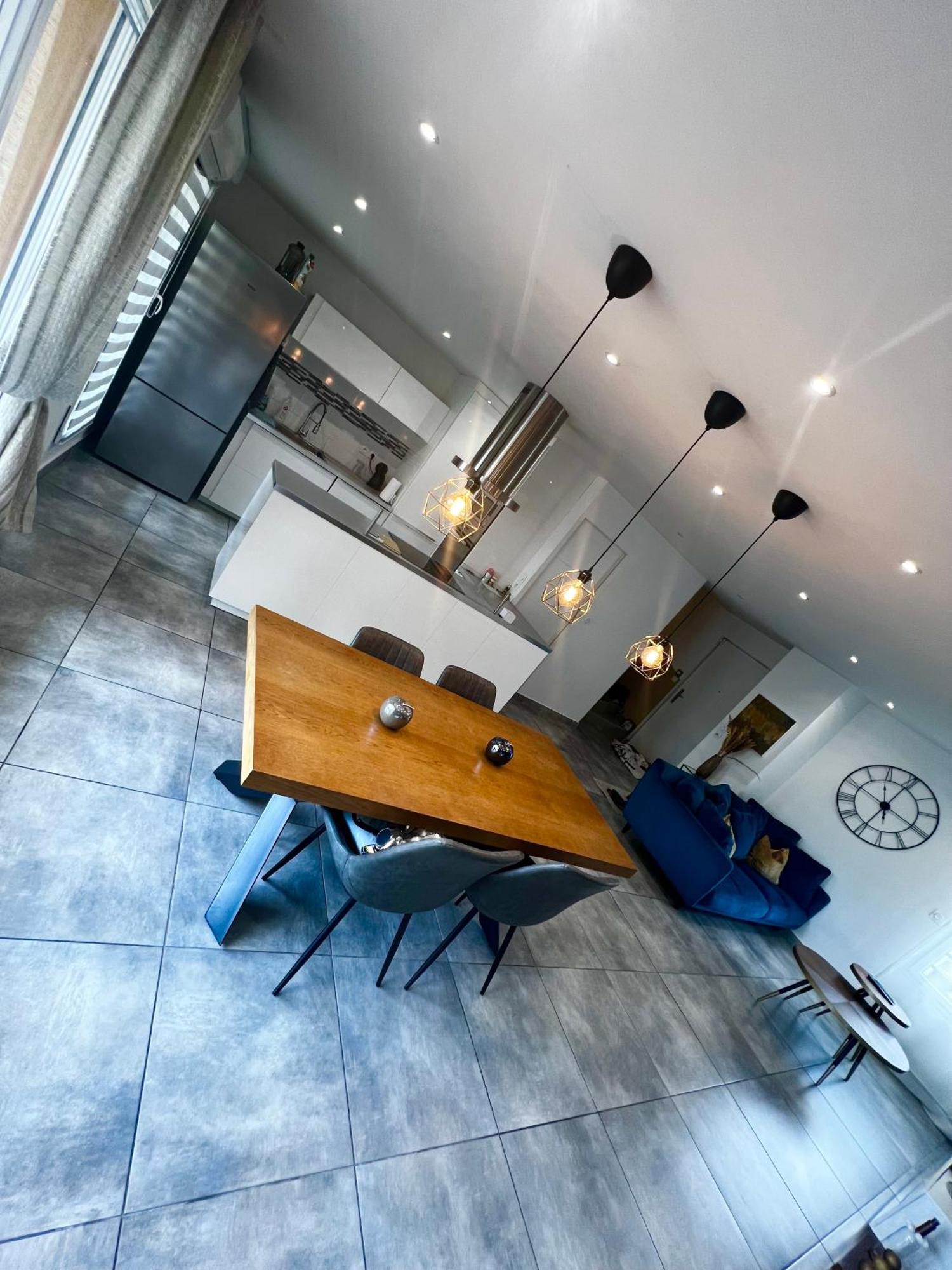 Luxueux Design Architecte Equipes 85m2 Sur 2 Niveaux 2 Terrasses De 16m2 * Marseille