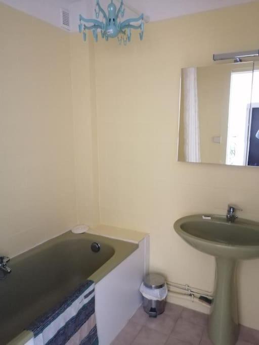 Apartment Bright Close To St Charles Station *