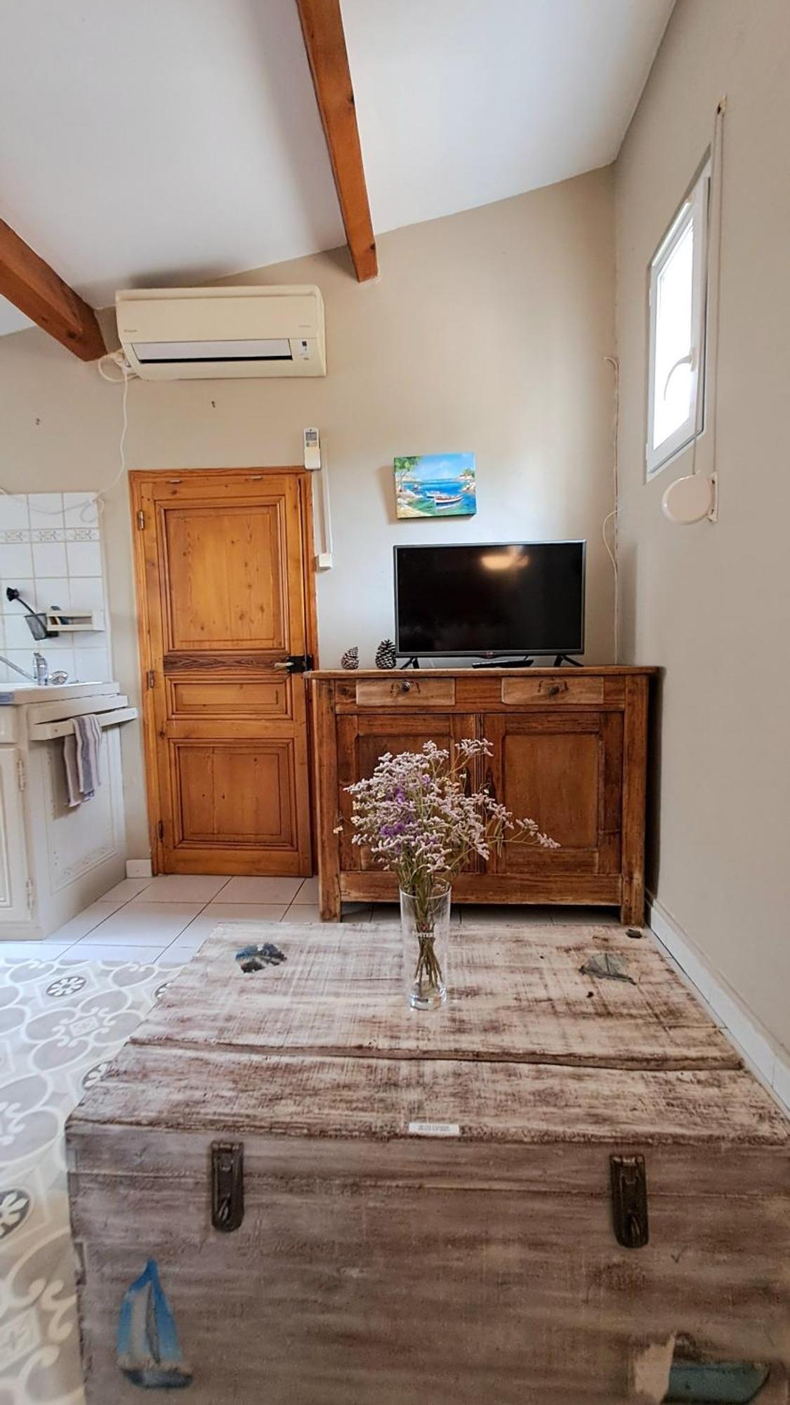 Jolie Maisonnette En Bord De Avec Jardin Marseille