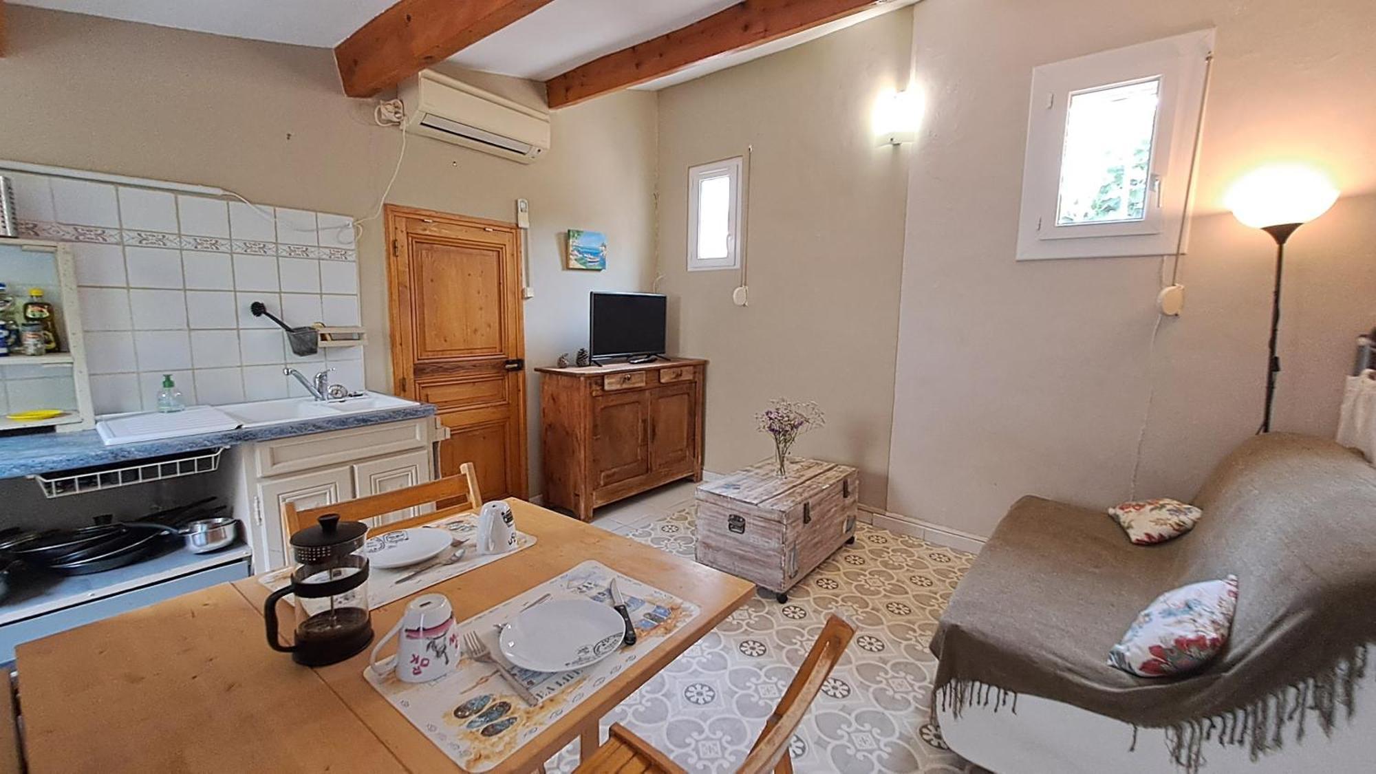 Jolie Maisonnette En Bord De Avec Jardin Hébergement de vacances Marseille