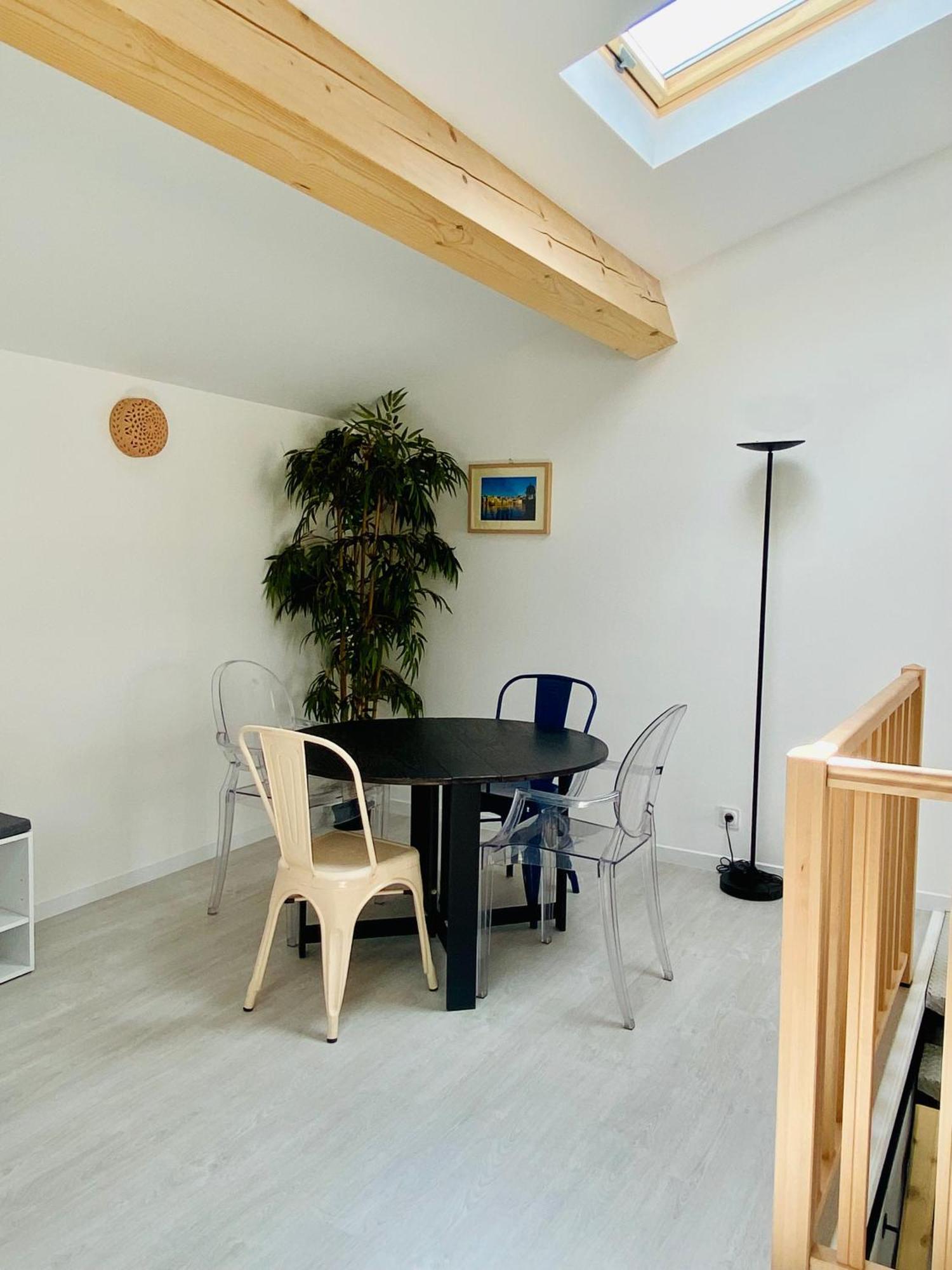 Beau Duplex Marseillais Tres Lumineux *