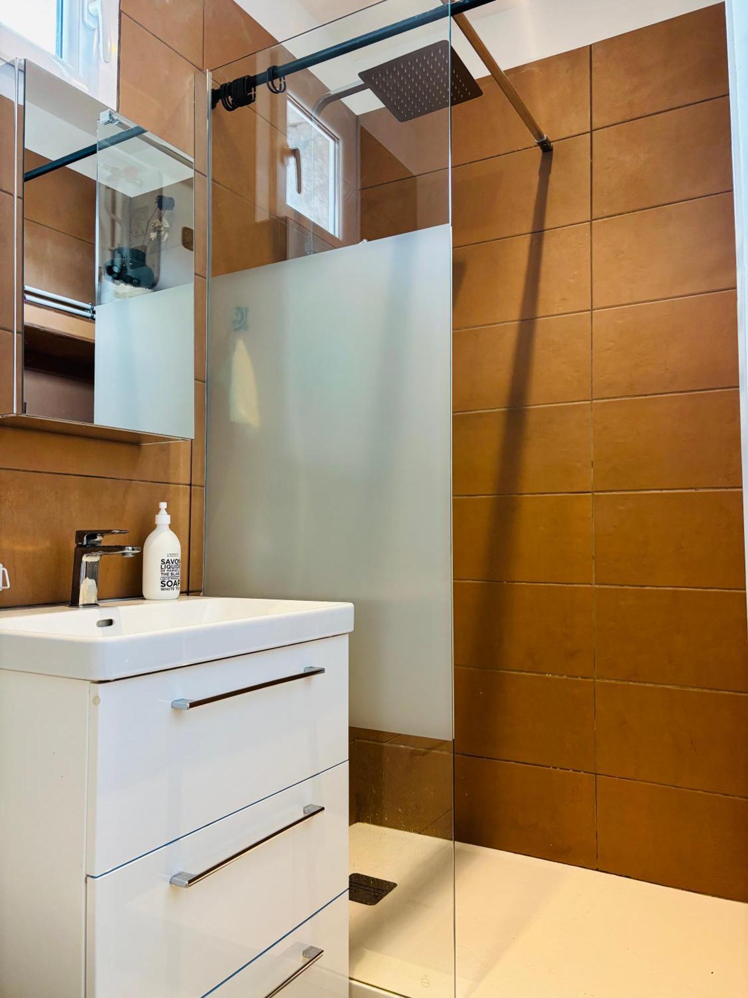 Terracotta 7 Quiet And Private Parking Apartment Marseilles