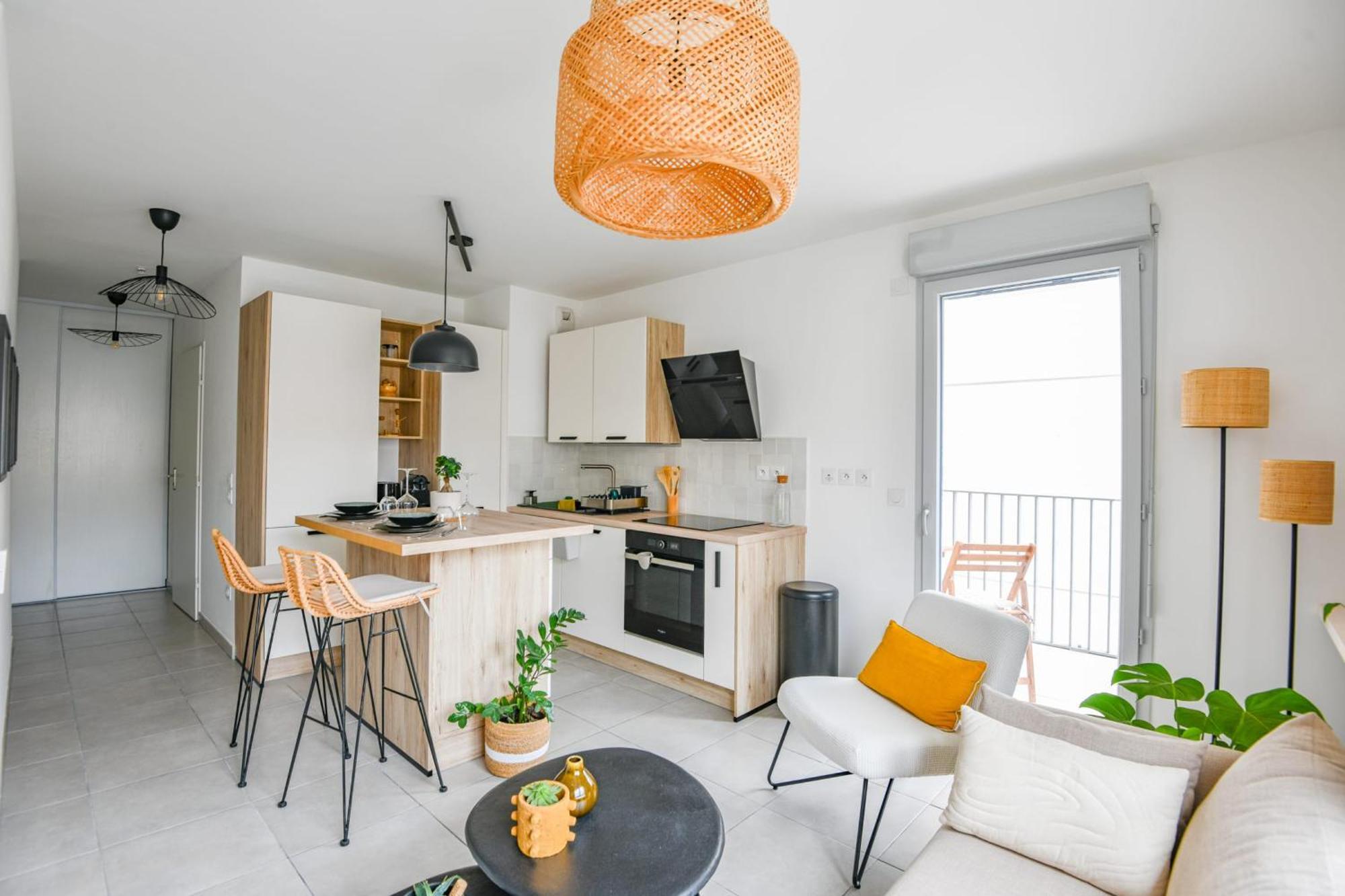 1 Ch Avec Balcon Et Parking A La Joliette Apartment