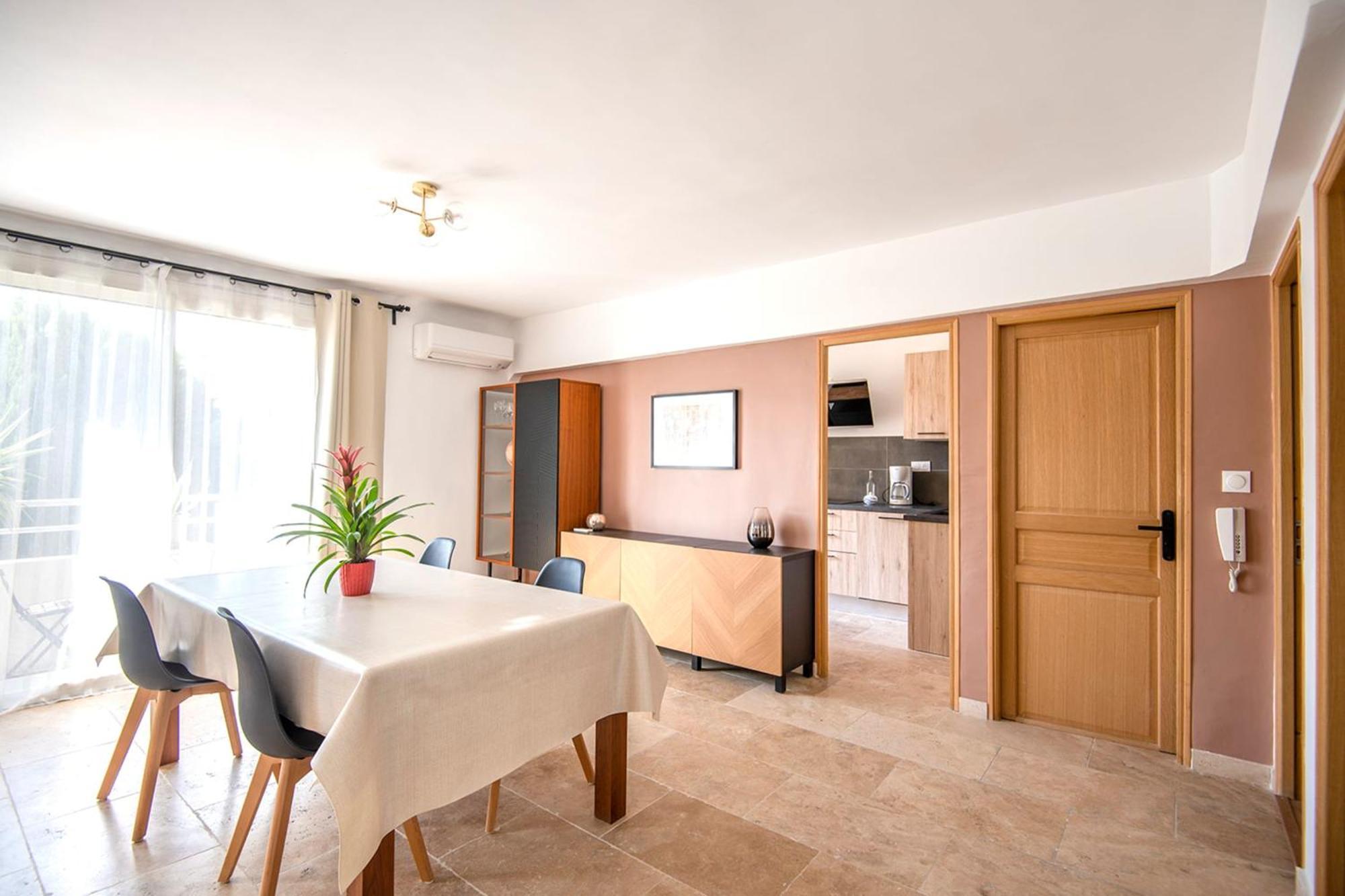 Beautiful Of 65 M2 In The 8th * Marseille