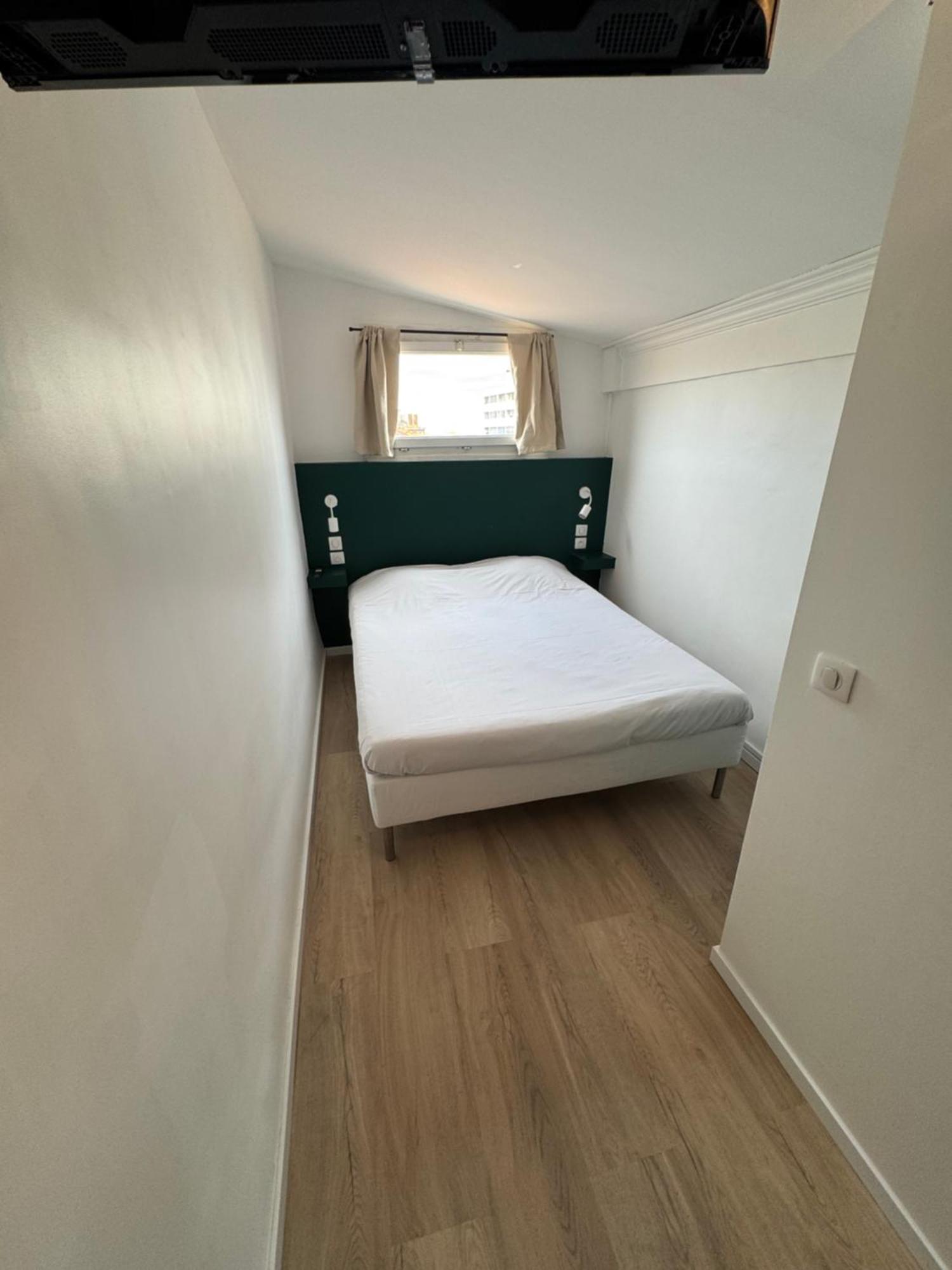 Du Pharo Hotel 2*